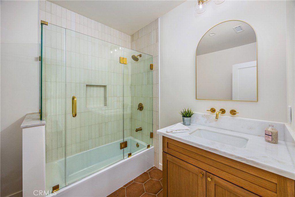 Los Angeles, California, 90043, United States, 3 Bedrooms Bedrooms, ,2 BathroomsBathrooms,Residential,For Sale,1933767
