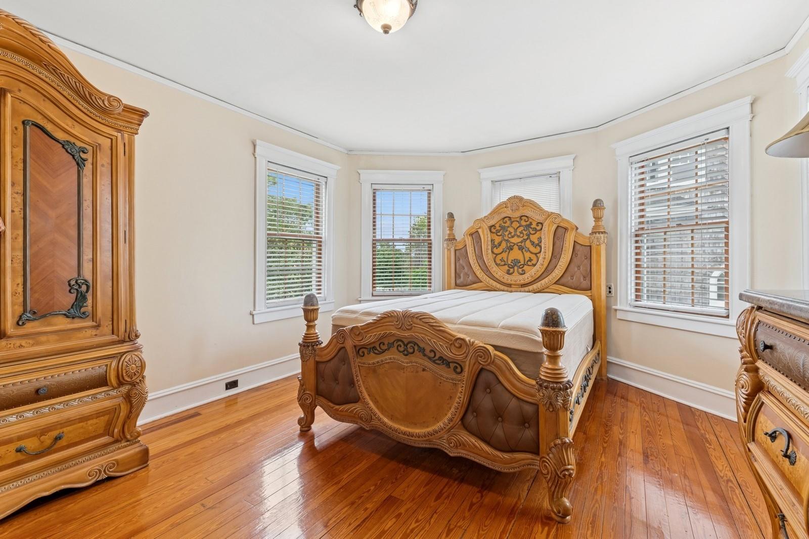 Bay Shore, New York, 11706, United States, 4 Bedrooms Bedrooms, ,3 BathroomsBathrooms,Residential,For Sale,1836669