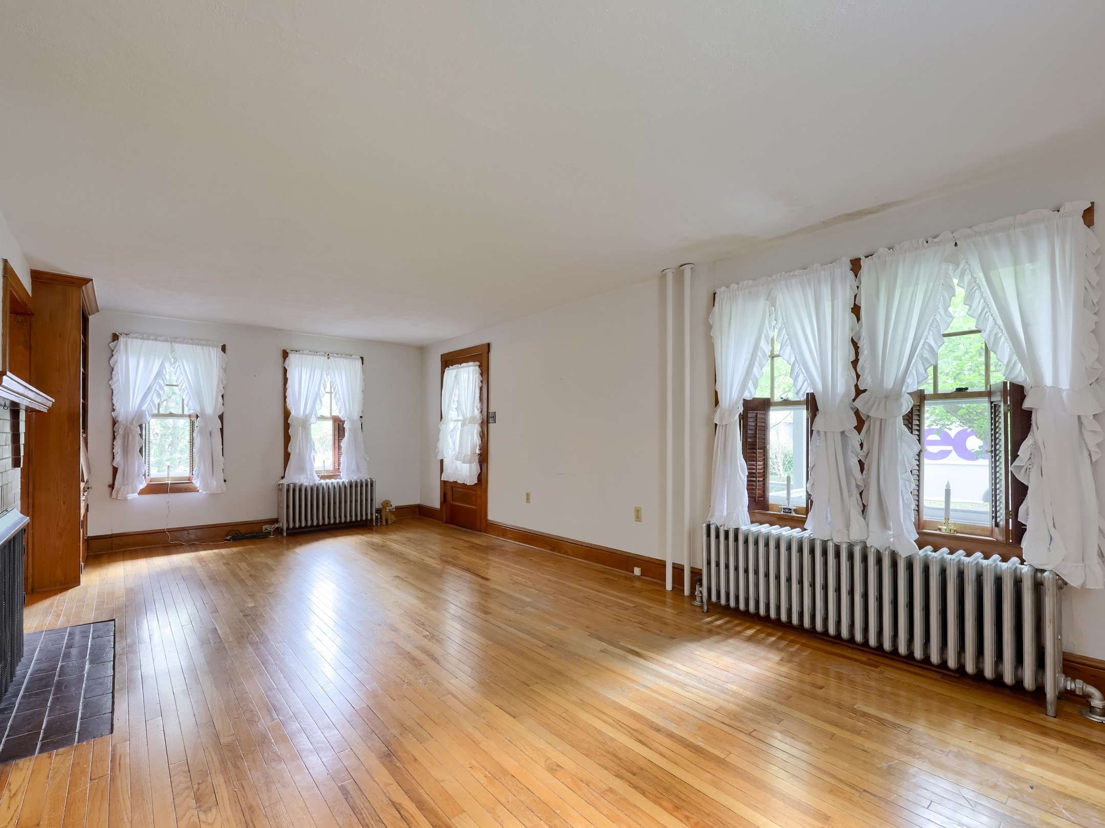  115 Grandview Ave - 物件實景