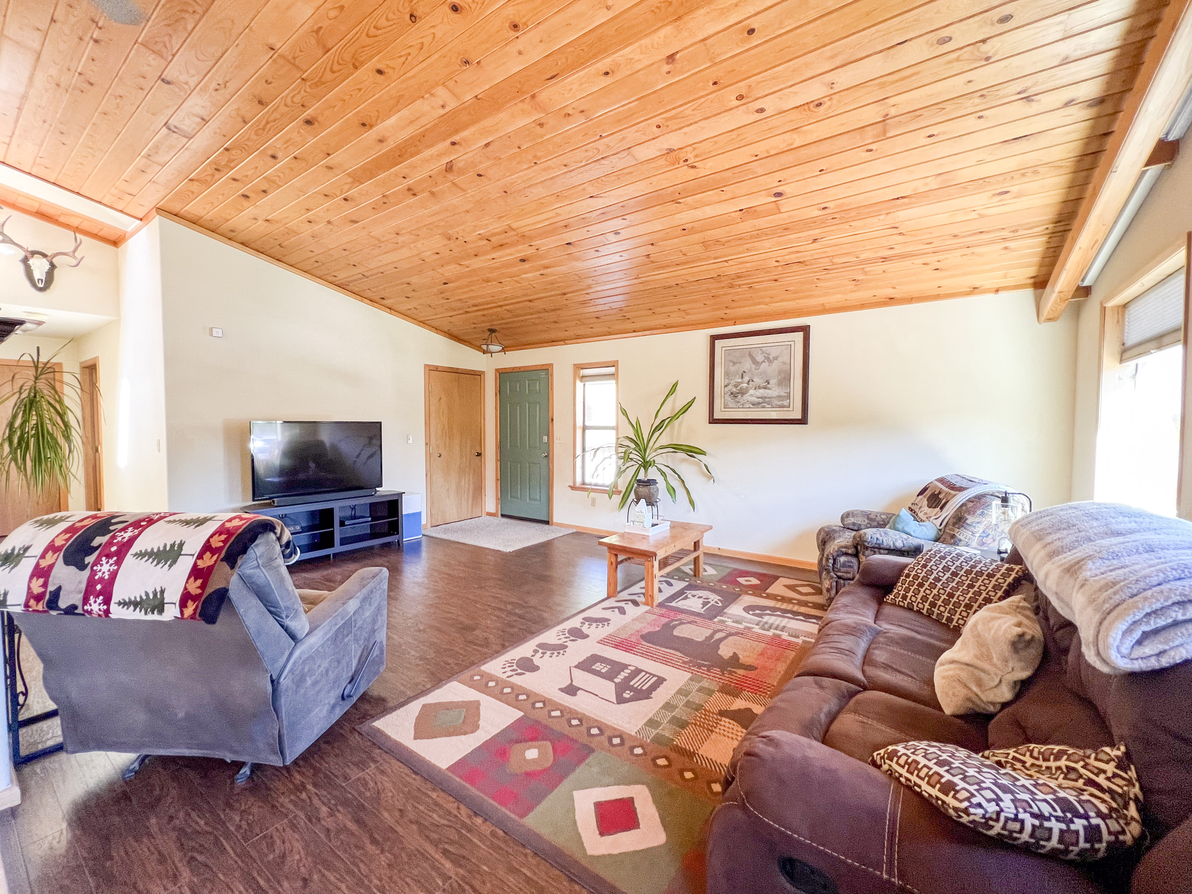 Colville, Washington, 99114, United States, 2 Bedrooms Bedrooms, ,2 BathroomsBathrooms,Residential,For Sale,1928739