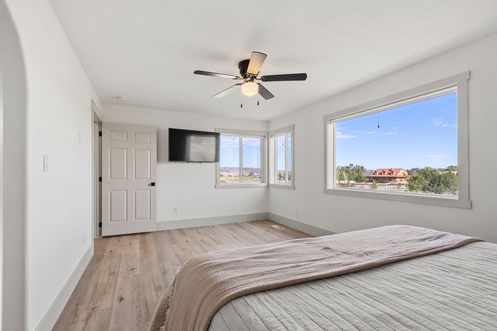 Parowan, Utah, 84761, United States, 6 Bedrooms Bedrooms, ,5 BathroomsBathrooms,Residential,For Sale,1995430