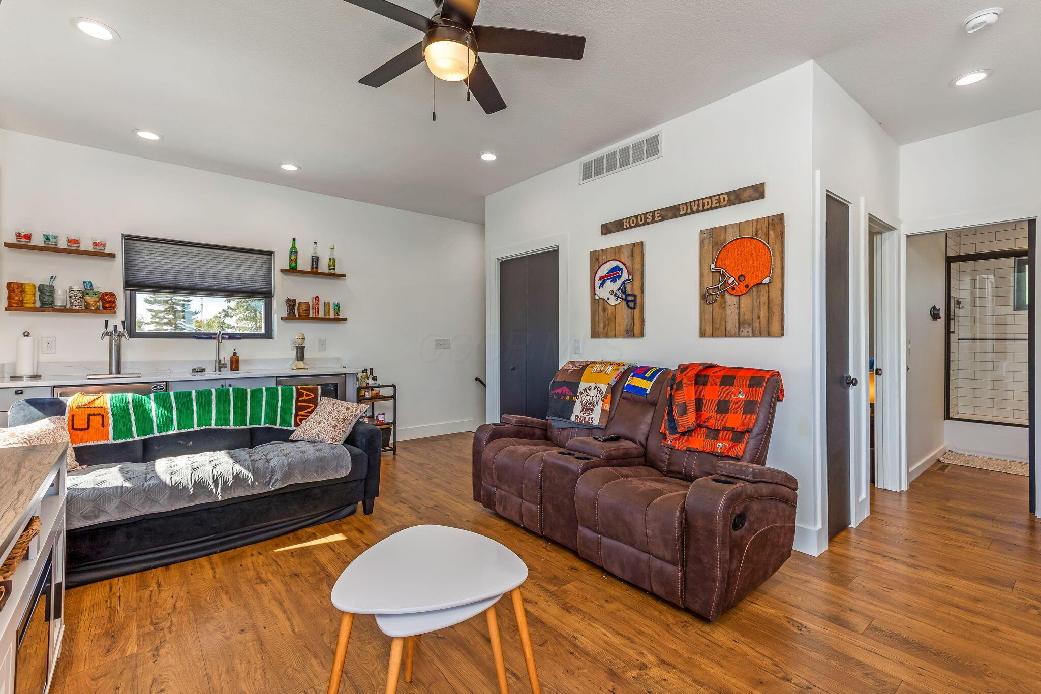 Buckeye Lake, Ohio, 43008, United States, 3 Bedrooms Bedrooms, ,3 BathroomsBathrooms,Residential,For Sale,1975089