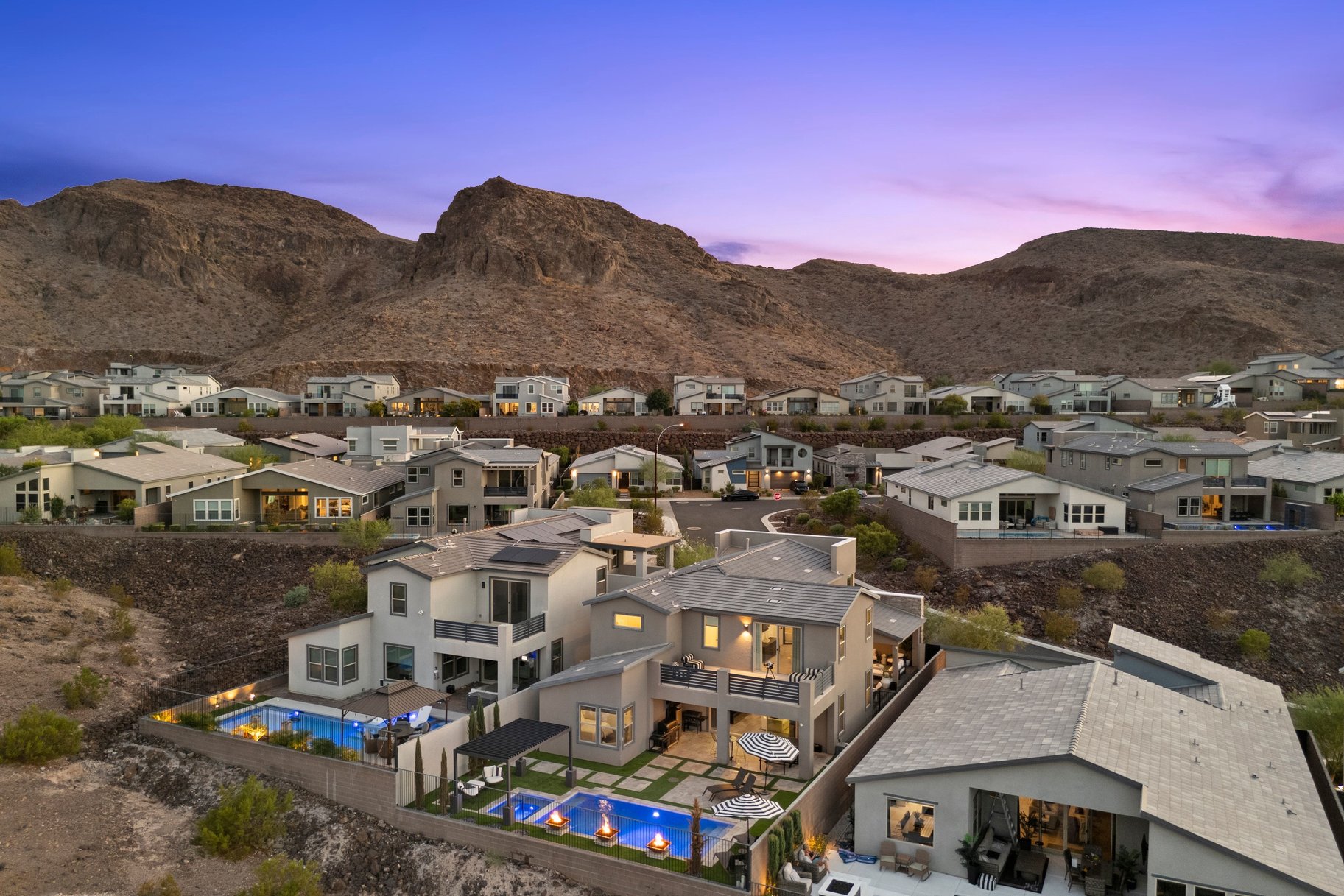  Mountainside Henderson Retreat with Strip Views & Resort-Style Backyard - 物件實景