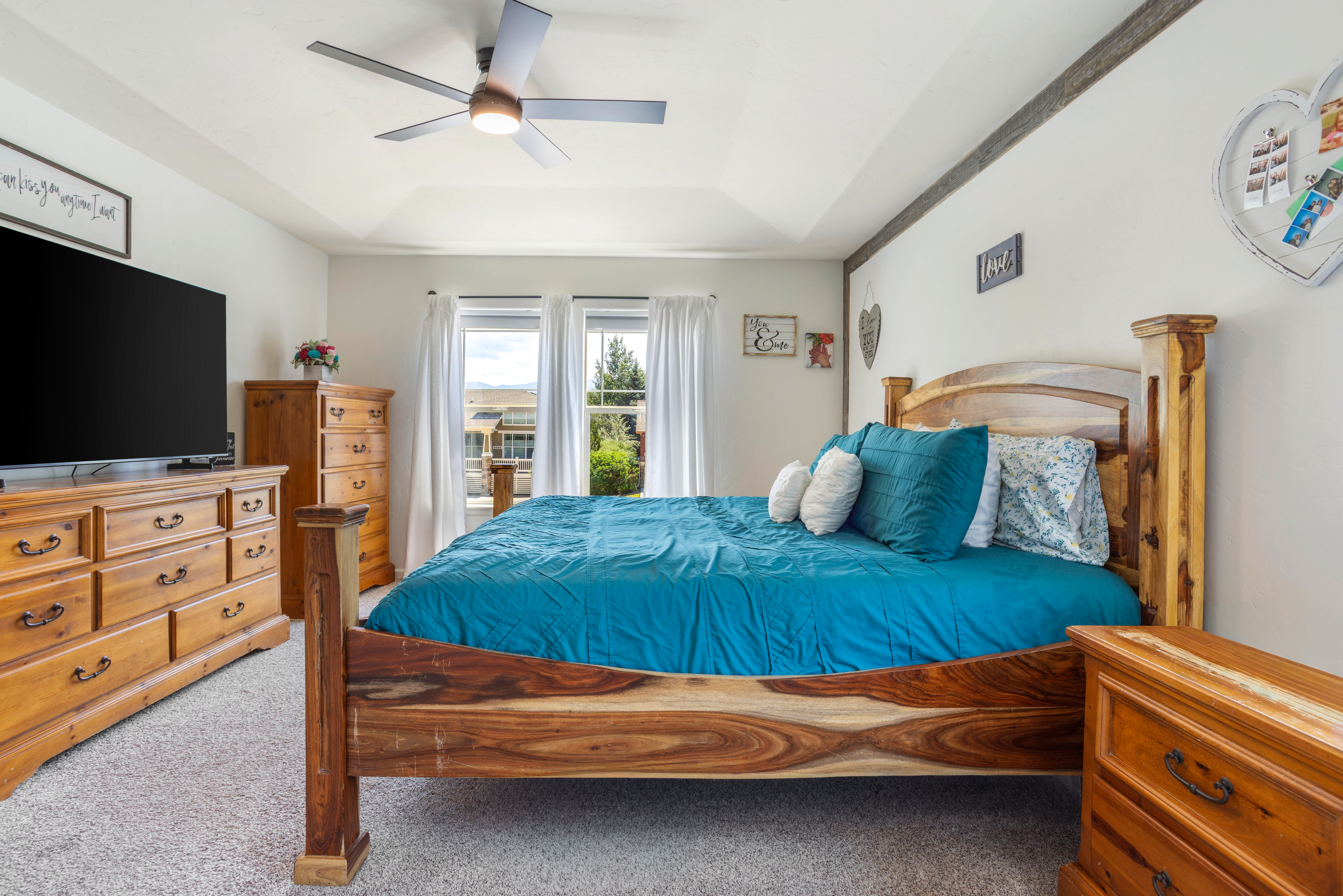  4 Bedroom Located by Dog Park and Trails - 物件實景