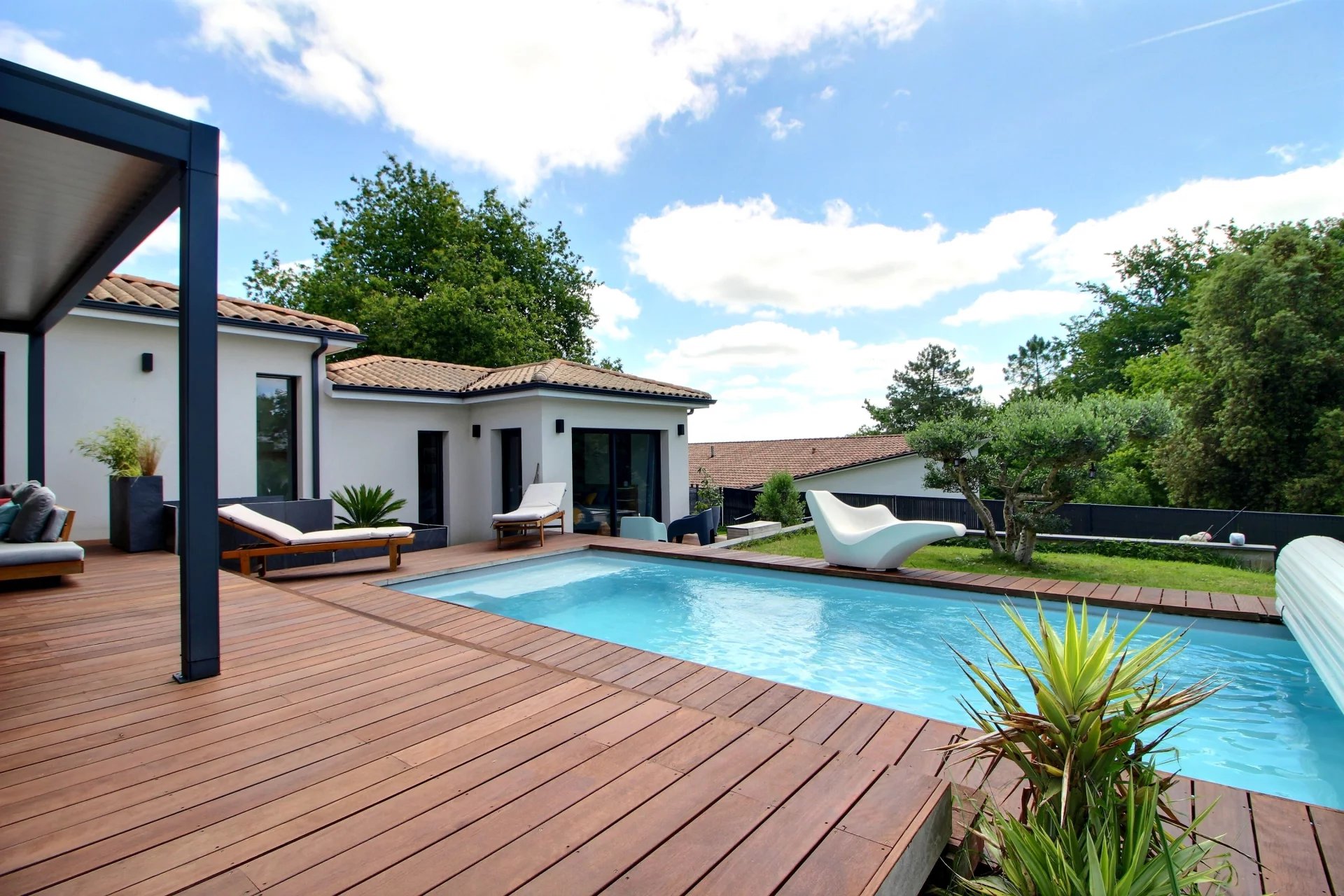 Montussan, New Aquitaine, 33450, FR, 6 Bedrooms Bedrooms, ,3 BathroomsBathrooms,Residential,For Sale,1826689