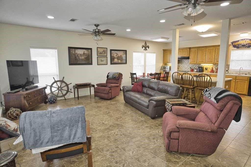 Brazoria, Texas, 77422, United States, 4 Bedrooms Bedrooms, ,3 BathroomsBathrooms,Residential,For Sale,1935189
