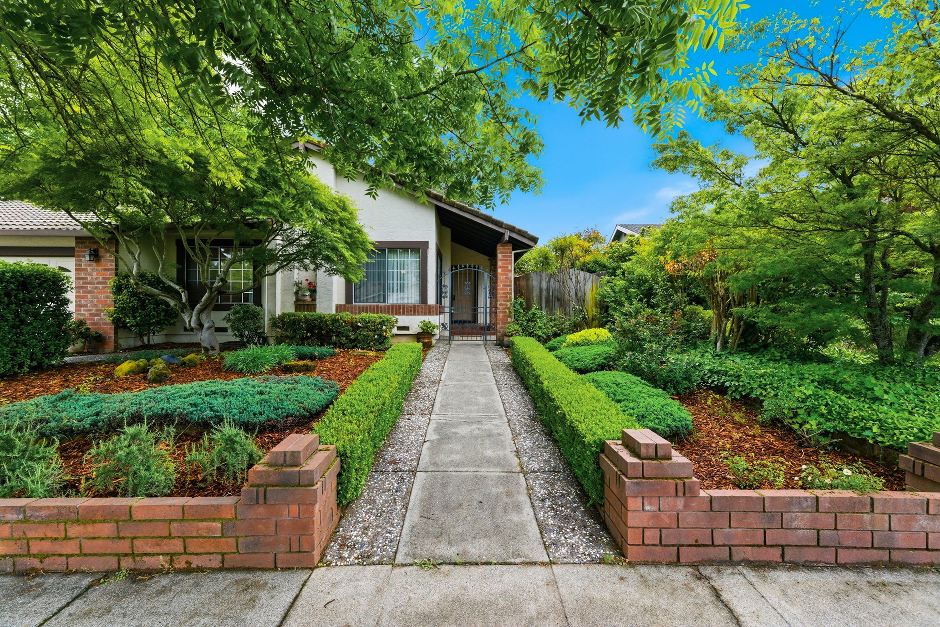  Charm and Opportunity in Browns Valley - 物件實景