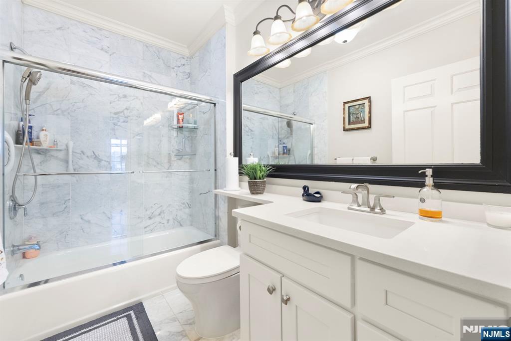 Edgewater, New Jersey, 07020, United States, 2 Bedrooms Bedrooms, ,2 BathroomsBathrooms,Residential,For Sale,1934539