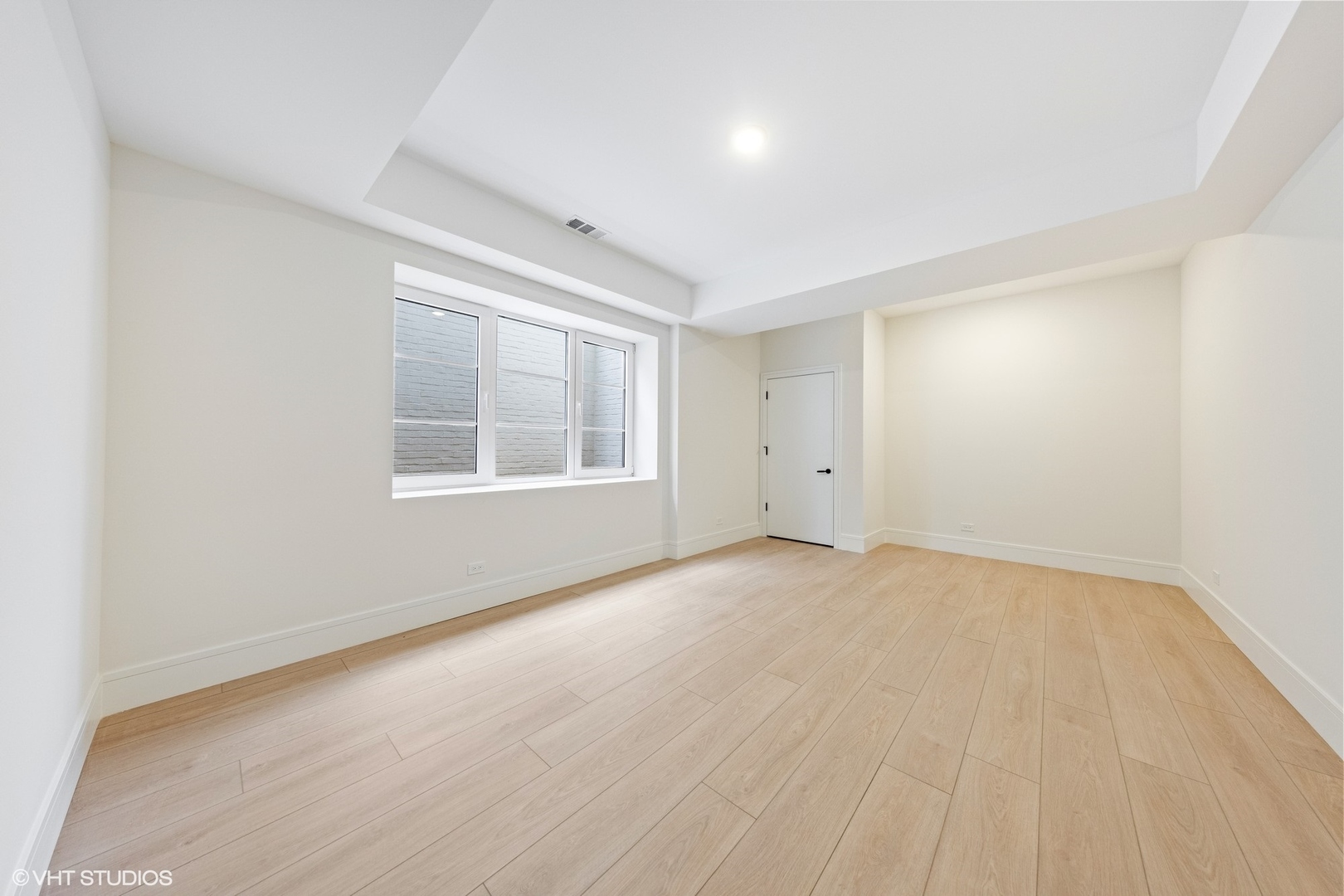 Hinsdale, Illinois, 60521, United States, 5 Bedrooms Bedrooms, ,6 BathroomsBathrooms,Residential,For Sale,1826886