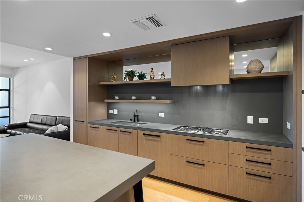 Los Angeles, California, 90024, United States, 2 Bedrooms Bedrooms, ,2 BathroomsBathrooms,Residential,For Sale,1746972