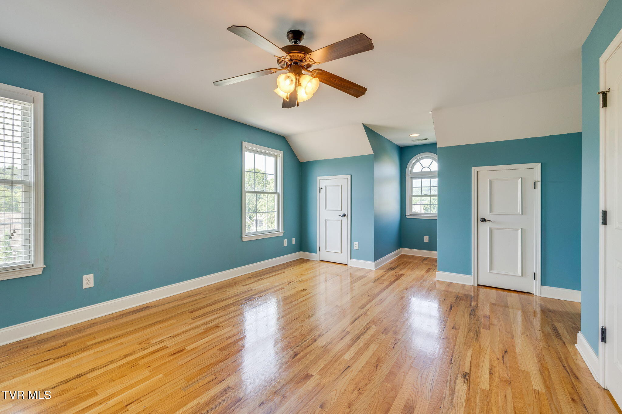 Kingsport, Tennessee, 37660, United States, 3 Bedrooms Bedrooms, ,4 BathroomsBathrooms,Residential,For Sale,1984458