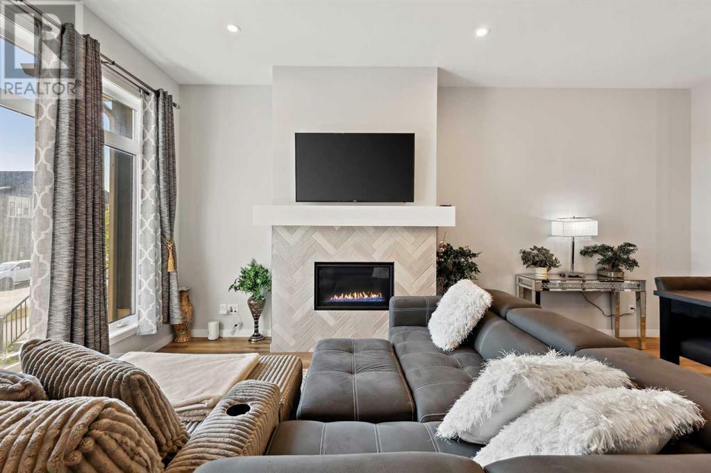 CALGARY, Alberta, T3M 2Z6, CA, 3 Bedrooms Bedrooms, ,2 BathroomsBathrooms,Residential,For Sale,1867473