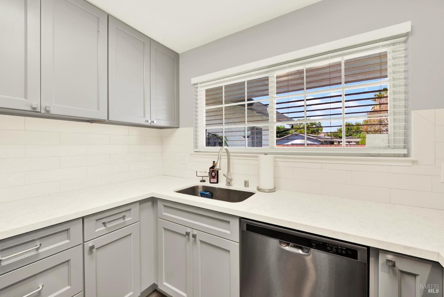 Vacaville, California, 95687, United States, 3 Bedrooms Bedrooms, ,2 BathroomsBathrooms,Residential,For Sale,1940371