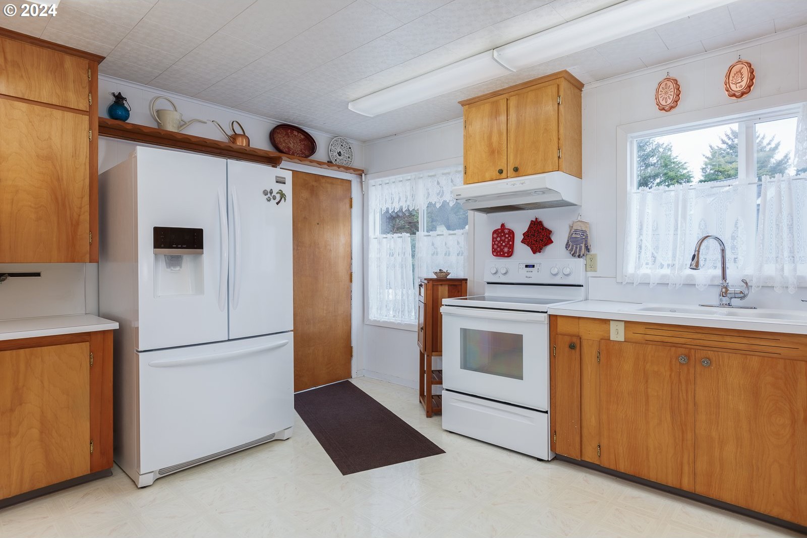 Lincoln City, Oregon, 97367, United States, 3 Bedrooms Bedrooms, ,2 BathroomsBathrooms,Residential,For Sale,1735832