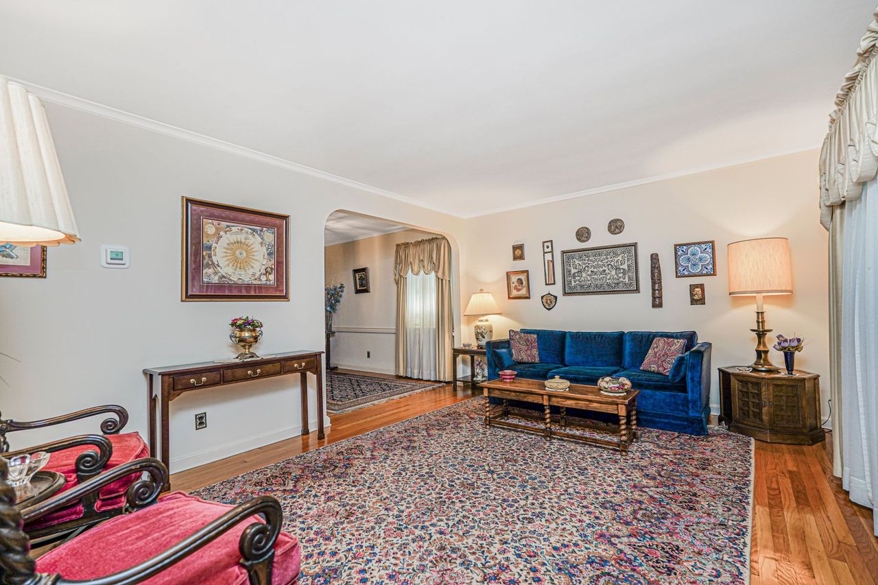 Staten Island, New York, 10302, United States, 5 Bedrooms Bedrooms, ,2 BathroomsBathrooms,Residential,For Sale,1914659