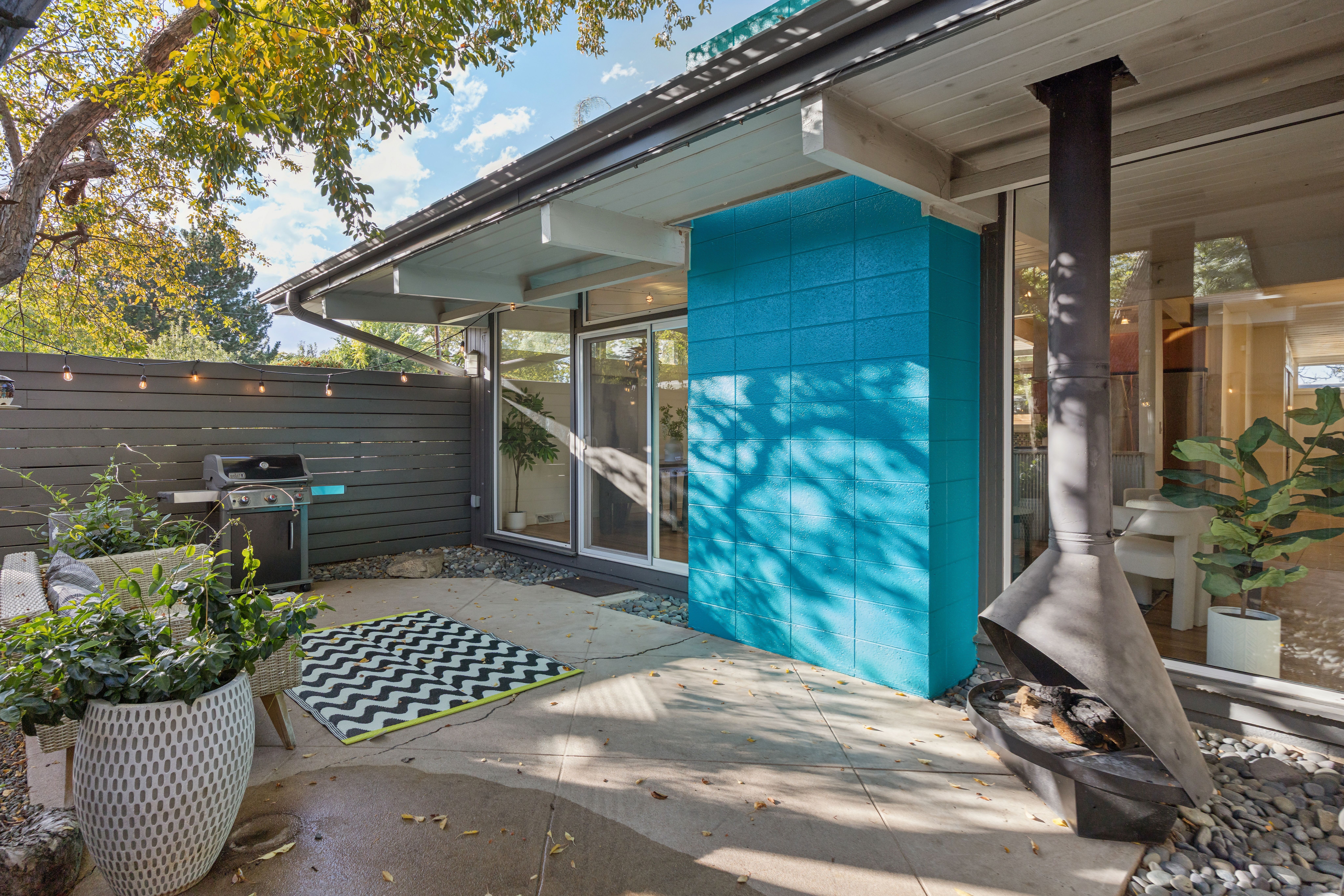  Mid-century modern lives with an effortless connection between indoors and out. - 物件實景