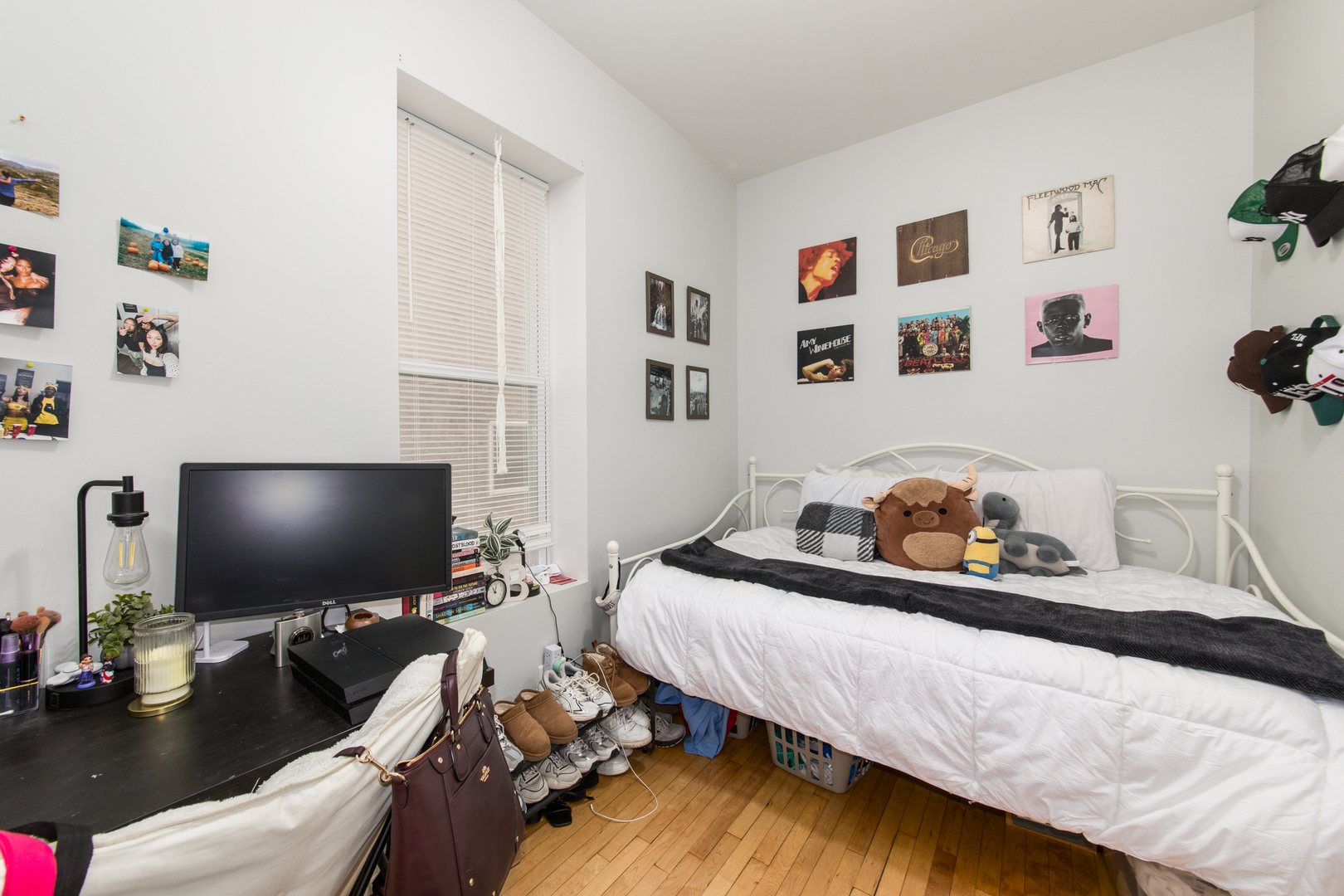 Chicago, Illinois, 60618, United States, 4 Bedrooms Bedrooms, ,2 BathroomsBathrooms,Residential,For Sale,1917452