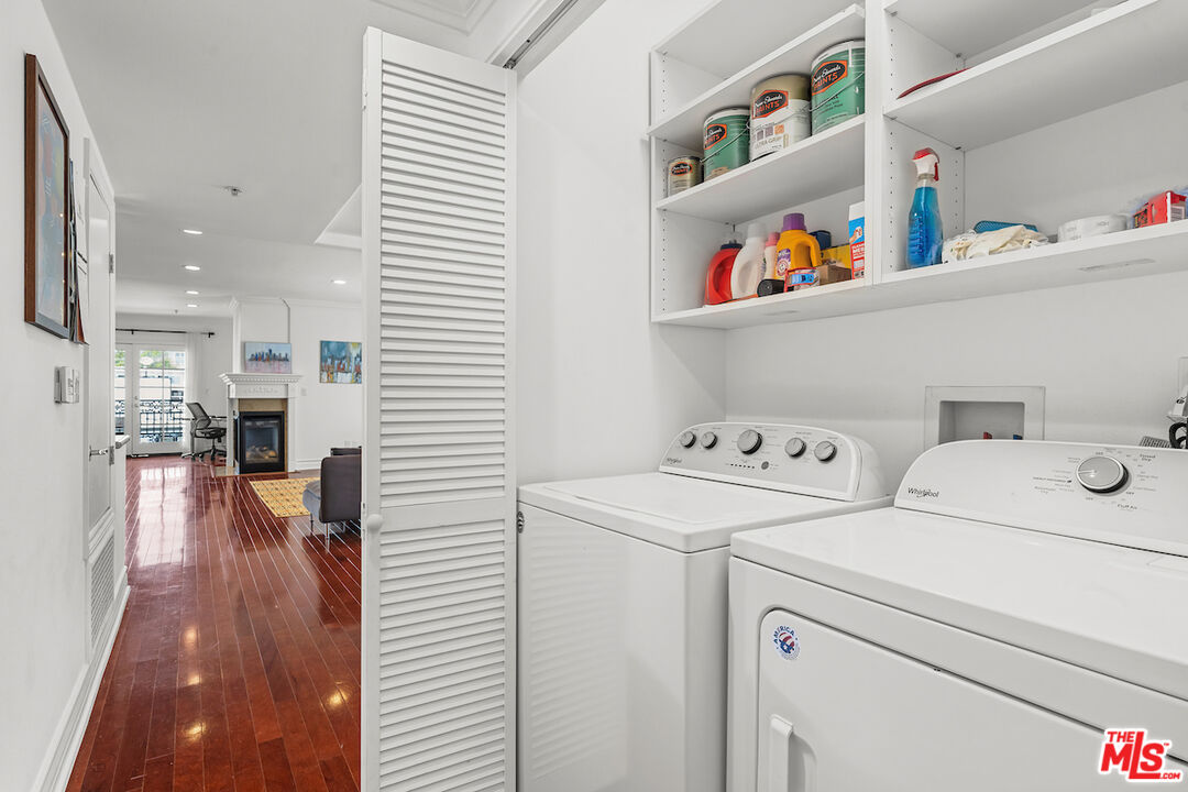 Los Angeles, California, 90049, United States, 3 Bedrooms Bedrooms, ,3 BathroomsBathrooms,Residential,For Sale,1885770