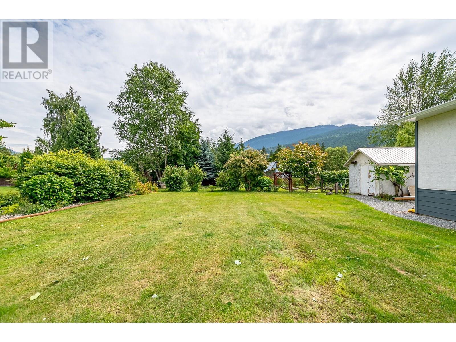 SICAMOUS, British Columbia, V0E 2V4, CA, 3 Bedrooms Bedrooms, ,2 BathroomsBathrooms,Residential,For Sale,1903862