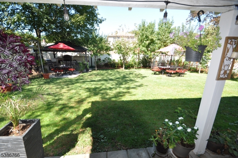 Burlington, Springfield Township`, New Jersey, 07081, United States, 4 Bedrooms Bedrooms, ,3 BathroomsBathrooms,Residential,For Sale,1979460