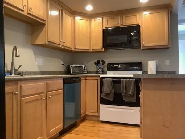 Woburn, Massachusetts, 01801, United States, 4 Bedrooms Bedrooms, ,2 BathroomsBathrooms,Residential,For Sale,1921739