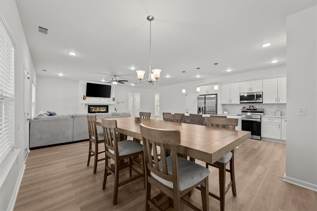 Hampton, Georgia, 30228, United States, 5 Bedrooms Bedrooms, ,4 BathroomsBathrooms,Residential,For Sale,1956814