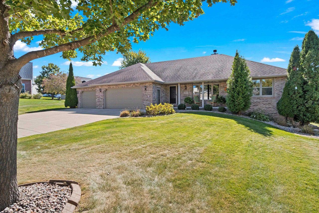 GREEN BAY, Wisconsin, 54302, United States, 3 Bedrooms Bedrooms, ,4 BathroomsBathrooms,Residential,For Sale,1818314