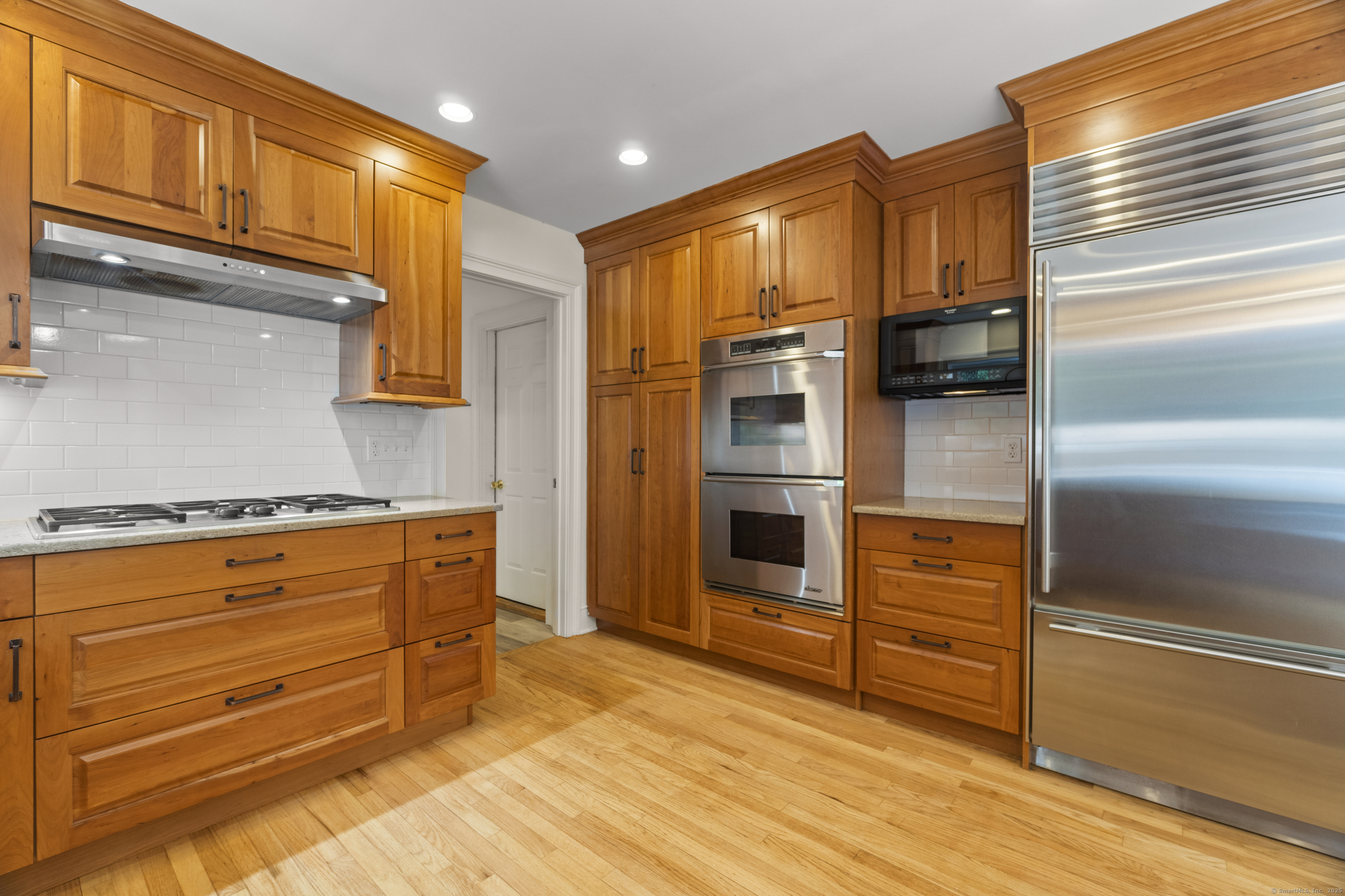 Old Lyme, Connecticut, 06371, United States, 4 Bedrooms Bedrooms, ,5 BathroomsBathrooms,Residential,For Sale,1987978