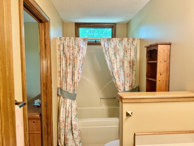 Crossville, Tennessee, 38558, United States, 3 Bedrooms Bedrooms, ,4 BathroomsBathrooms,Residential,For Sale,1980171