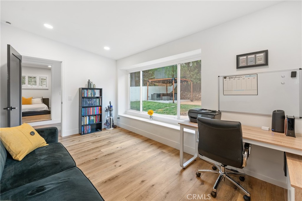 Woodland Hills, California, 91364, United States, 3 Bedrooms Bedrooms, ,2 BathroomsBathrooms,Residential,For Sale,1902441