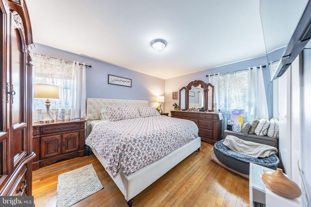 Silver Spring, Maryland, 20902, United States, 3 Bedrooms Bedrooms, ,3 BathroomsBathrooms,Residential,For Sale,1931688
