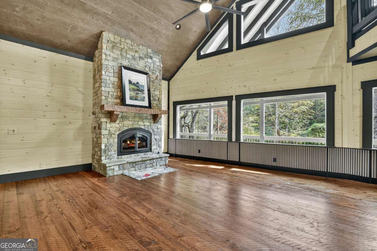 Mineral Bluff, Georgia, 30559, United States, 6 Bedrooms Bedrooms, ,3 BathroomsBathrooms,Residential,For Sale,1989738