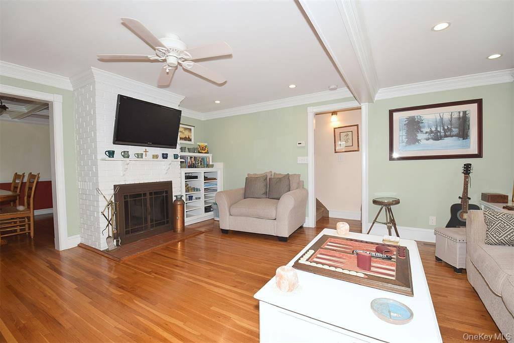 Lindenhurst, New York, 11757, United States, 5 Bedrooms Bedrooms, ,3 BathroomsBathrooms,Residential,For Sale,2049056
