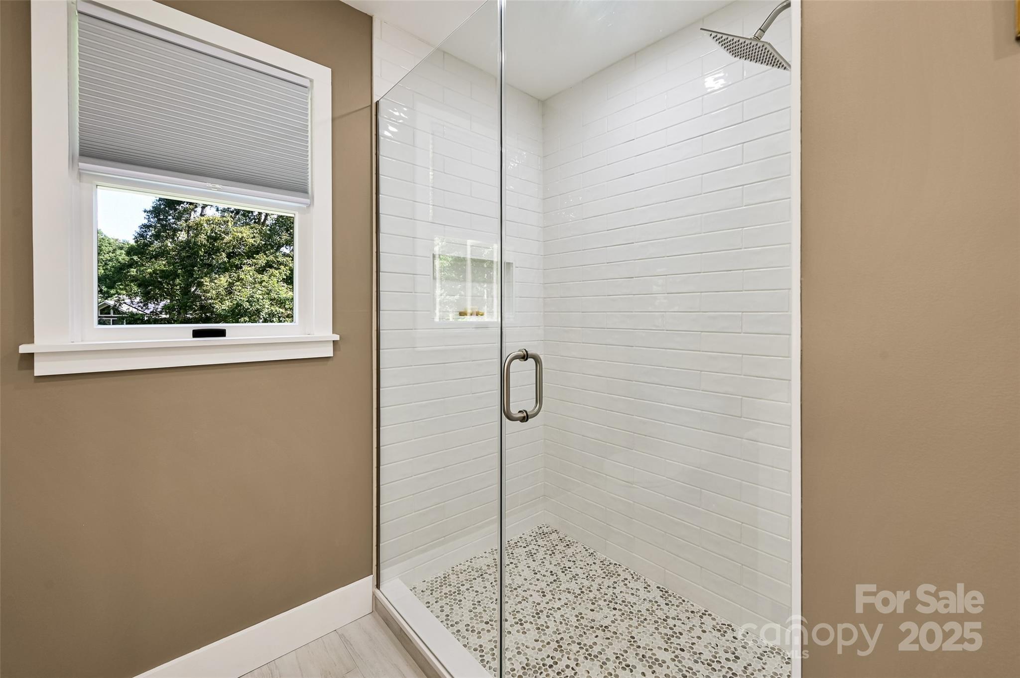 Hendersonville, North Carolina, 28739, United States, 5 Bedrooms Bedrooms, ,3 BathroomsBathrooms,Residential,For Sale,1903677