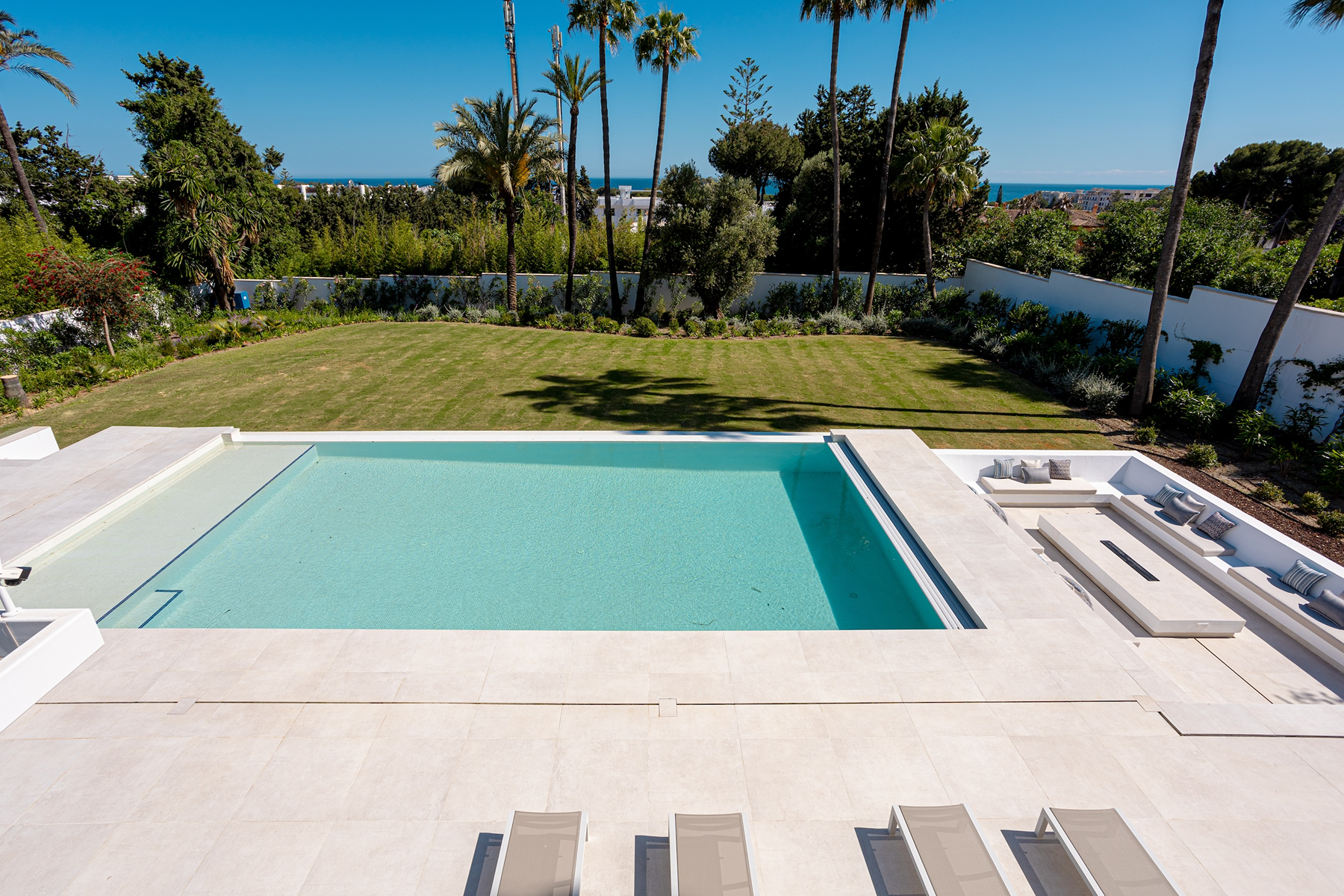  South-facing villa with expansive garden near El Paraíso Golf - 物件實景