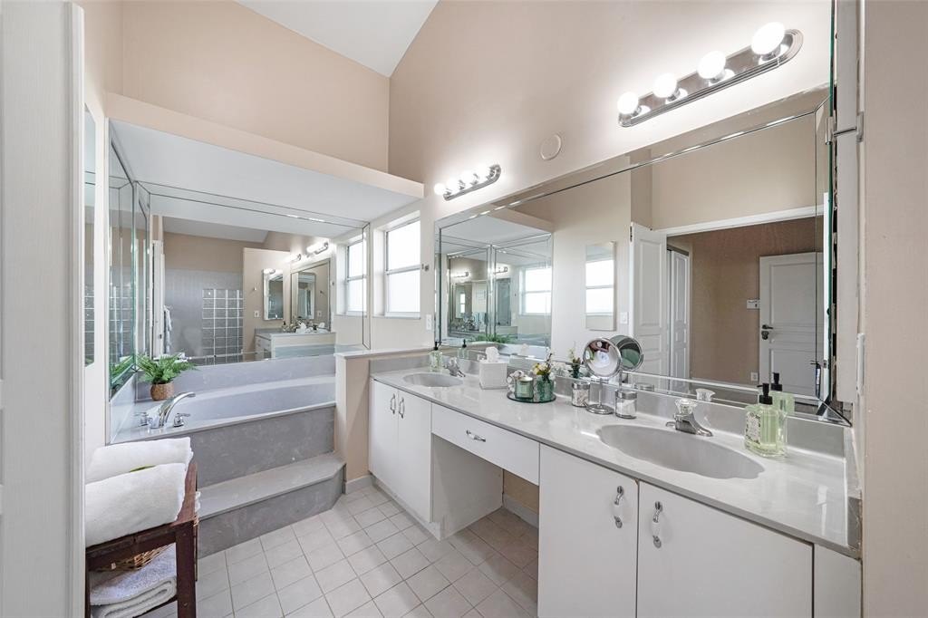 Davie, Florida, 33324, United States, 4 Bedrooms Bedrooms, ,3 BathroomsBathrooms,Residential,For Sale,1975060