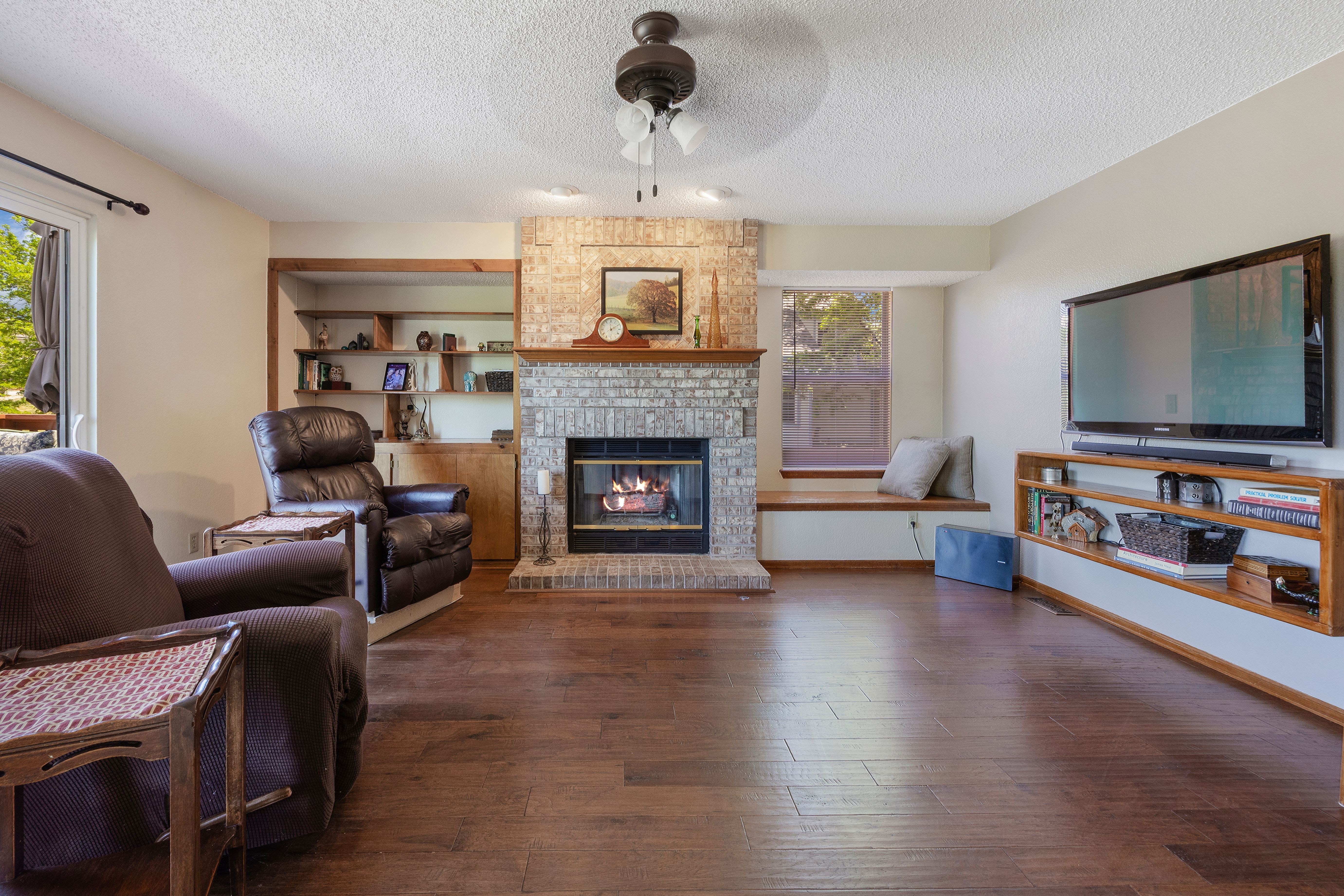  Wonderful 2 Story with finished walk-out basement. - 物件實景