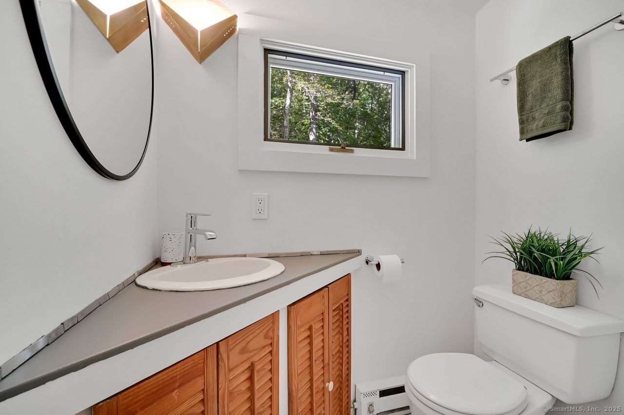 Newtown, Connecticut, 06470, United States, 3 Bedrooms Bedrooms, ,2 BathroomsBathrooms,Residential,For Sale,1941987