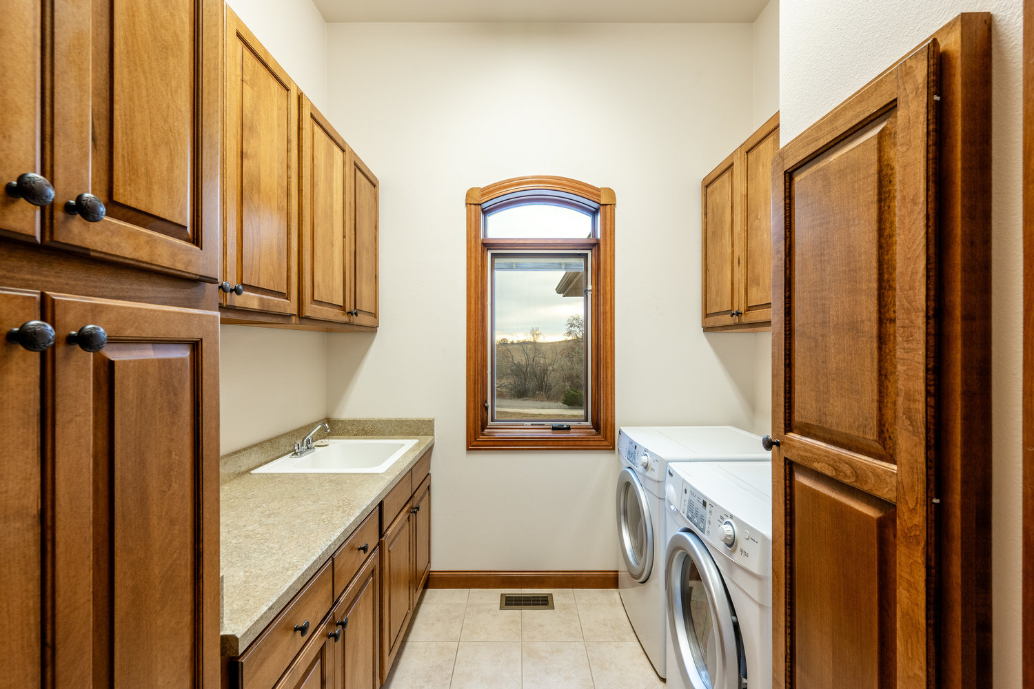 Buffalo, Wyoming, 82834, United States, 4 Bedrooms Bedrooms, ,4 BathroomsBathrooms,Residential,For Sale,2005506