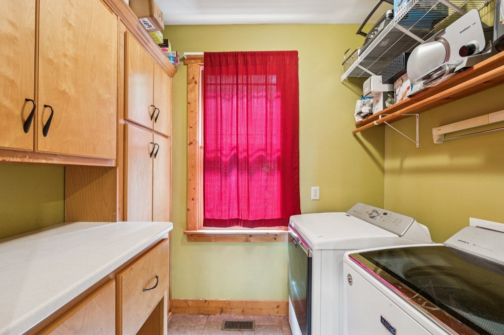 Ellijay, Georgia, 30540, United States, 3 Bedrooms Bedrooms, ,4 BathroomsBathrooms,Residential,For Sale,1952402