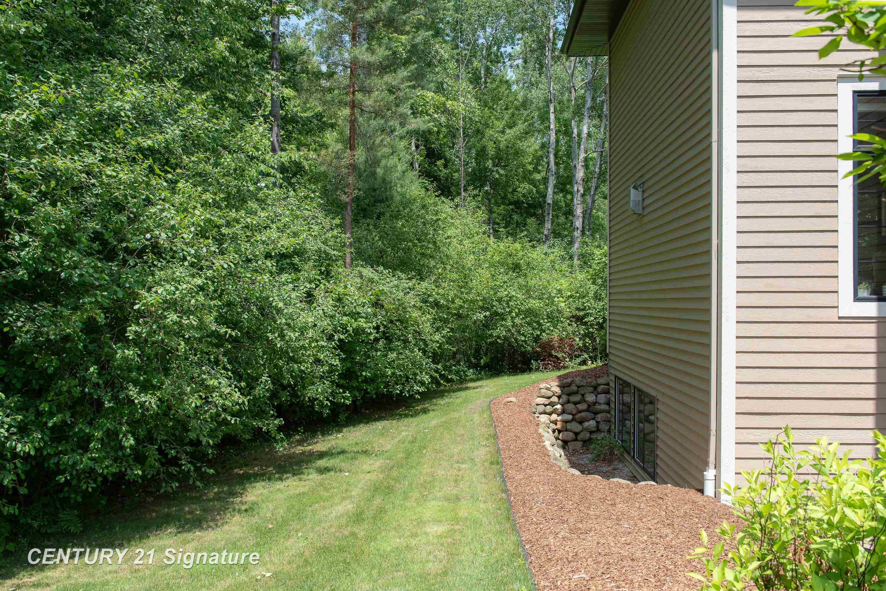 Midland, Michigan, 48642, United States, 4 Bedrooms Bedrooms, ,5 BathroomsBathrooms,Residential,For Sale,1975618