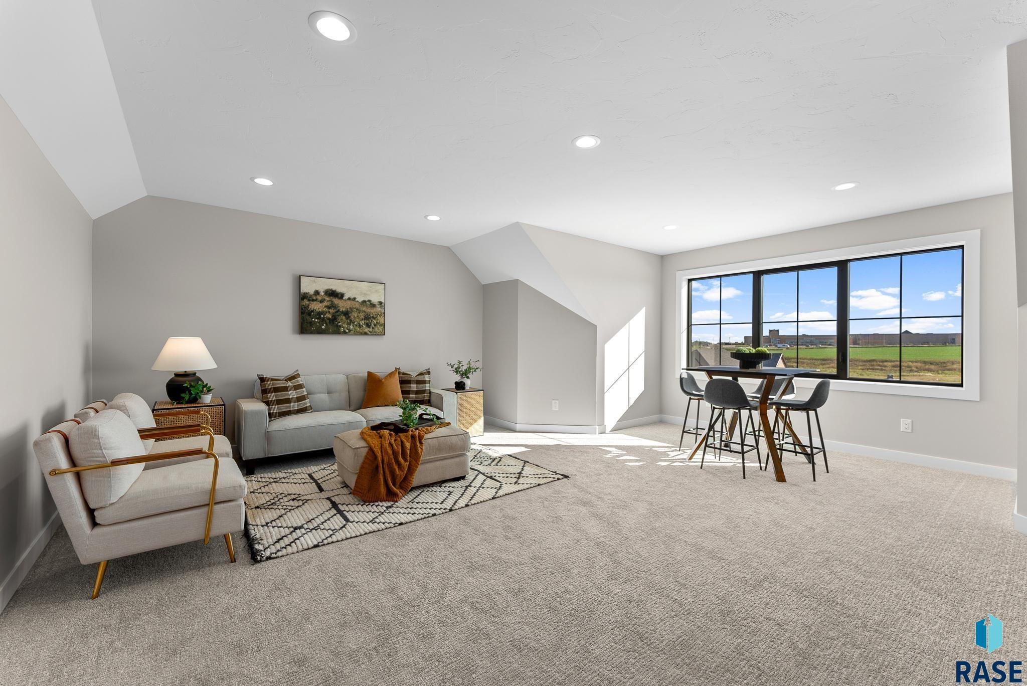 Sioux Falls, South Dakota, 57110, United States, 4 Bedrooms Bedrooms, ,3 BathroomsBathrooms,Residential,For Sale,2005284