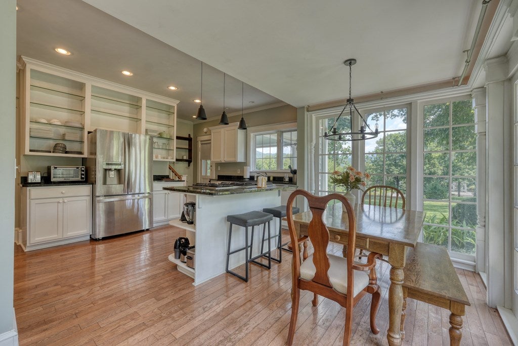 Andrews, North Carolina, 28901, United States, 5 Bedrooms Bedrooms, ,4 BathroomsBathrooms,Residential,For Sale,1912195