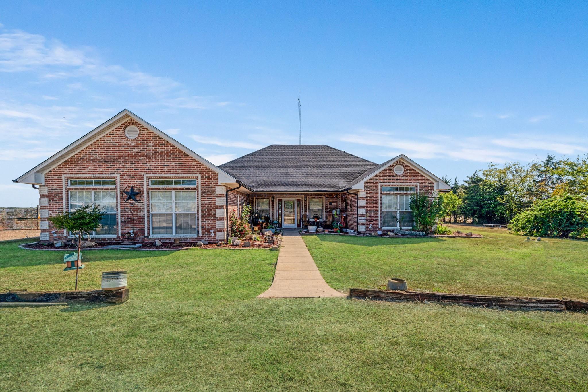 Deport, Texas, 75436, United States, 3 Bedrooms Bedrooms, ,3 BathroomsBathrooms,Residential,For Sale,1982832