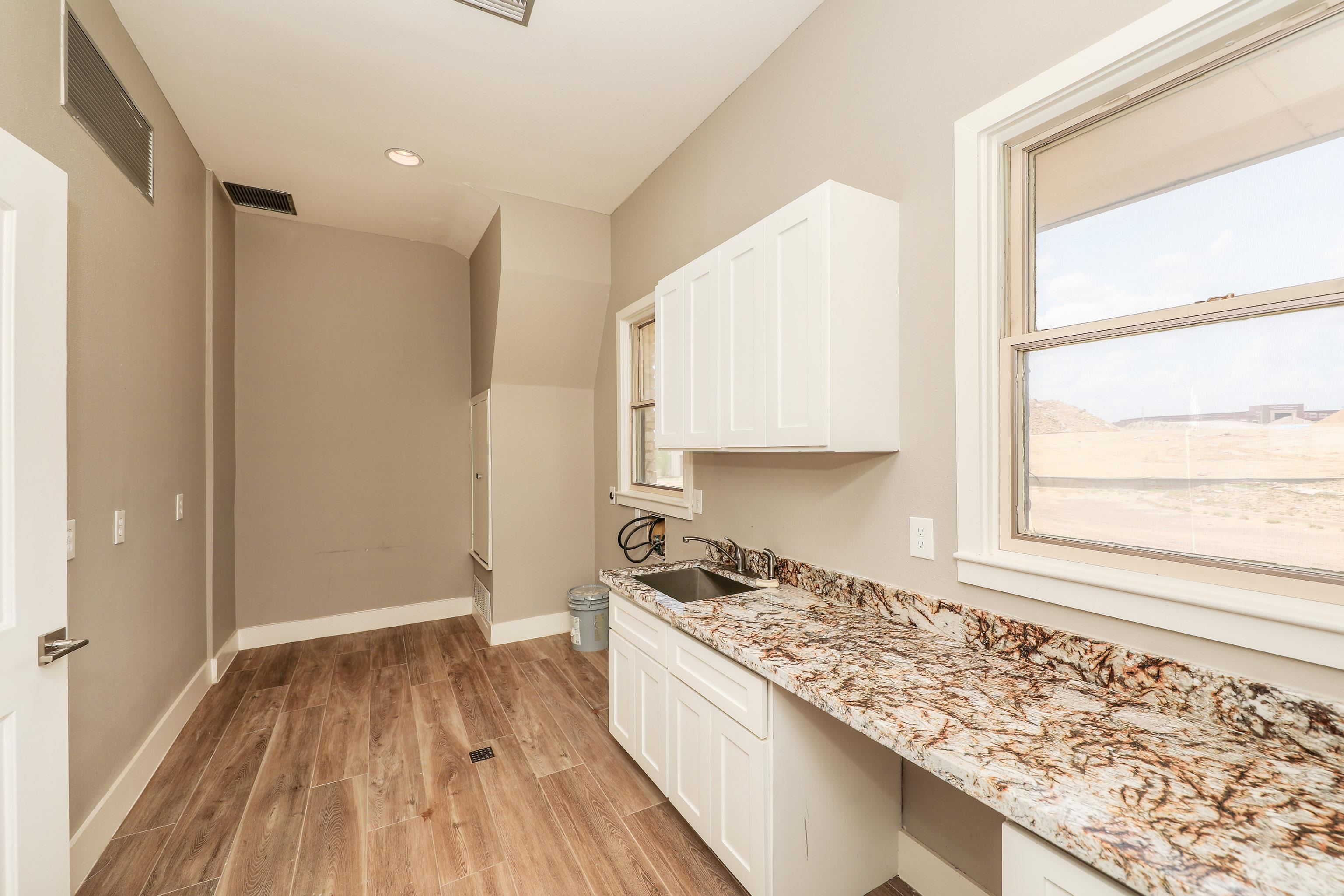 LAREDO, Texas, 78040, United States, 3 Bedrooms Bedrooms, ,3 BathroomsBathrooms,Residential,For Sale,1868916