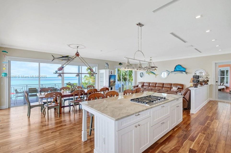 Islamorada, Florida, 33036, United States, 8 Bedrooms Bedrooms, ,10 BathroomsBathrooms,Residential,For Sale,1807381