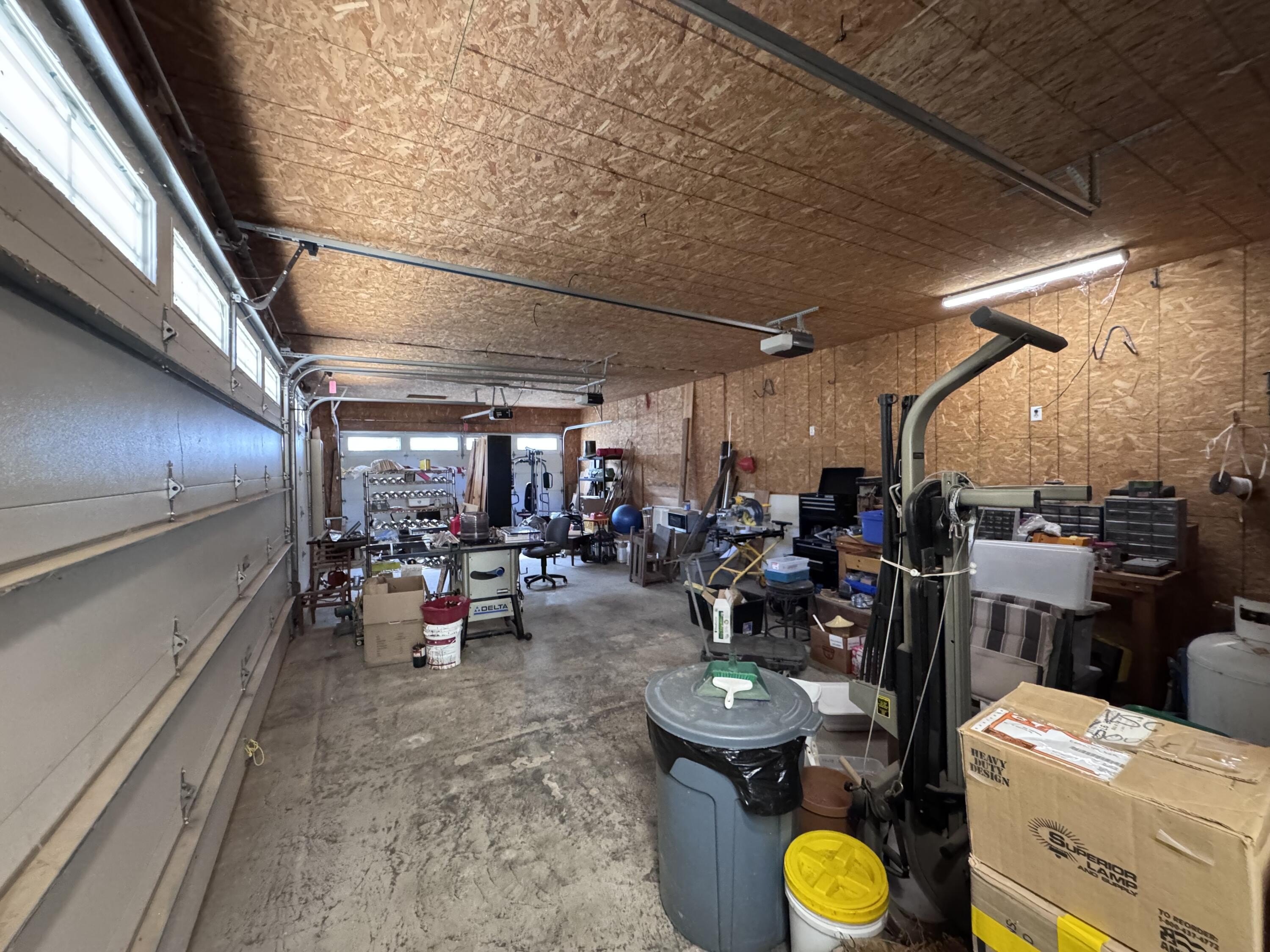 Rogue River, Oregon, 97537, United States, 3 Bedrooms Bedrooms, ,4 BathroomsBathrooms,Residential,For Sale,1982617