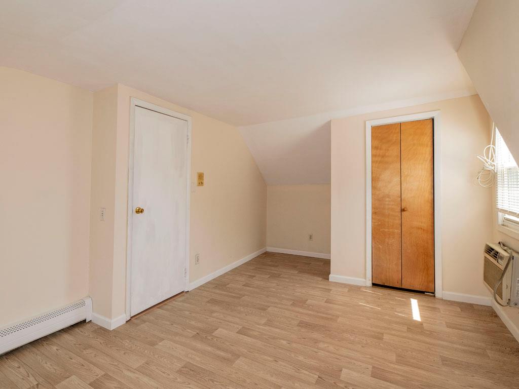 West Islip, New York, 11795, United States, 3 Bedrooms Bedrooms, ,2 BathroomsBathrooms,Residential,For Sale,1923514