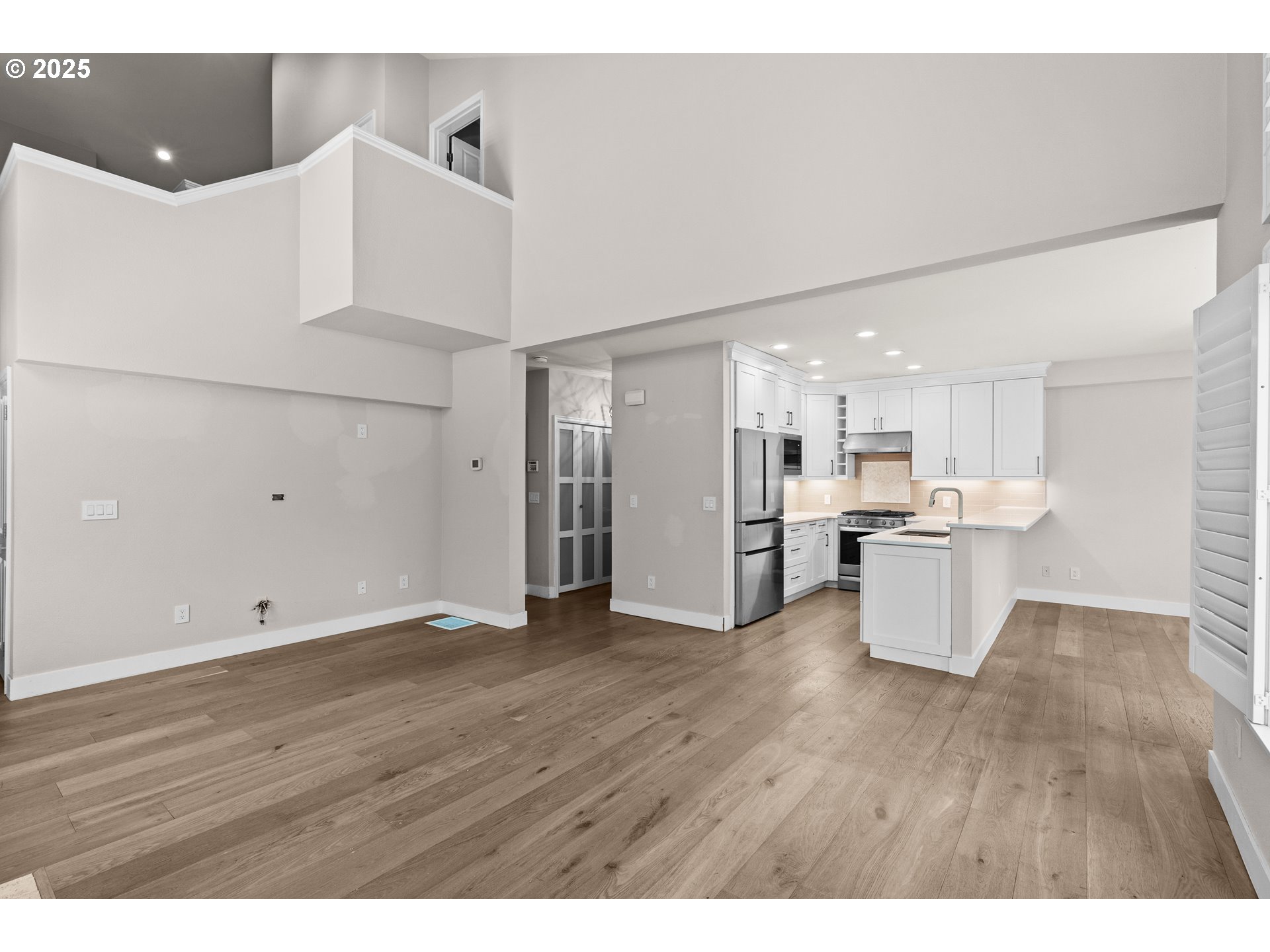 Lake Oswego, Oregon, 97035, United States, 2 Bedrooms Bedrooms, ,2 BathroomsBathrooms,Residential,For Sale,1889875