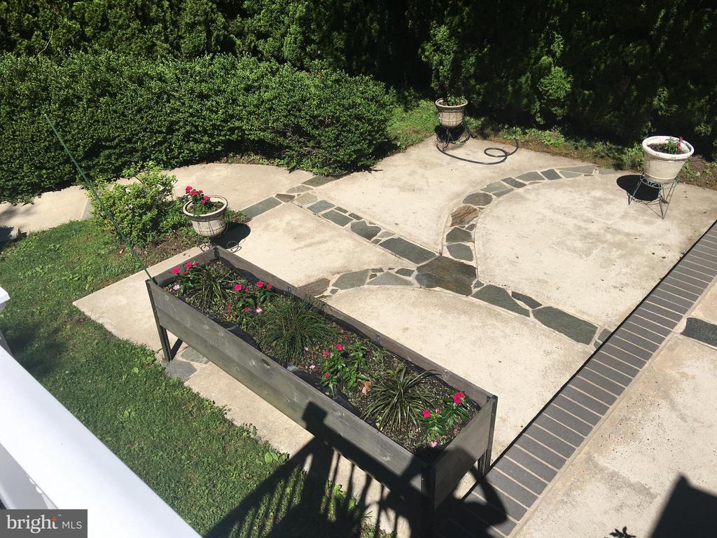 Manalapan, New Jersey, 07726, United States, 4 Bedrooms Bedrooms, ,3 BathroomsBathrooms,Residential,For Sale,1977745